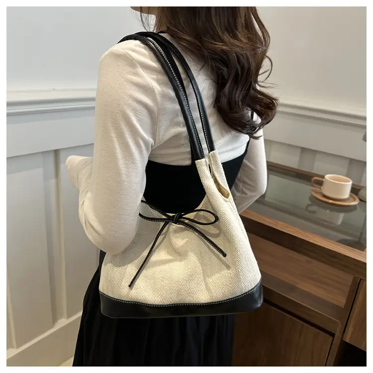 South Korea Ins Large Capacity Commuter Bag 2024 — feature 17