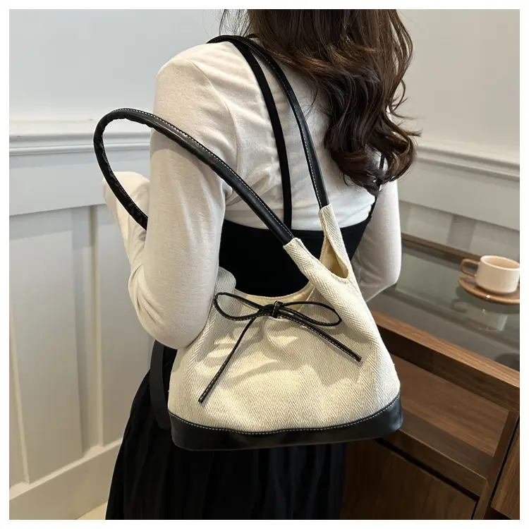 South Korea Ins Large Capacity Commuter Bag 2024 — feature 18
