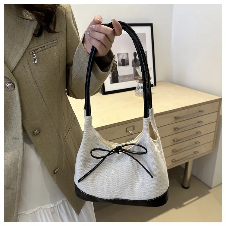 South Korea Ins Large Capacity Commuter Bag 2024 — feature 19