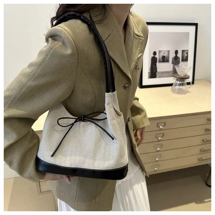 South Korea Ins Large Capacity Commuter Bag 2024 — feature 20