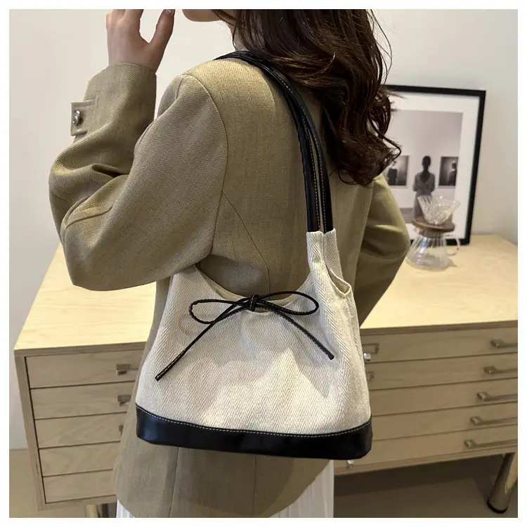 South Korea Ins Large Capacity Commuter Bag 2024 — feature 21