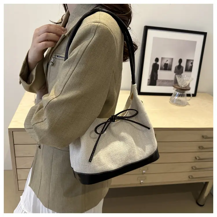 South Korea Ins Large Capacity Commuter Bag 2024 — feature 22