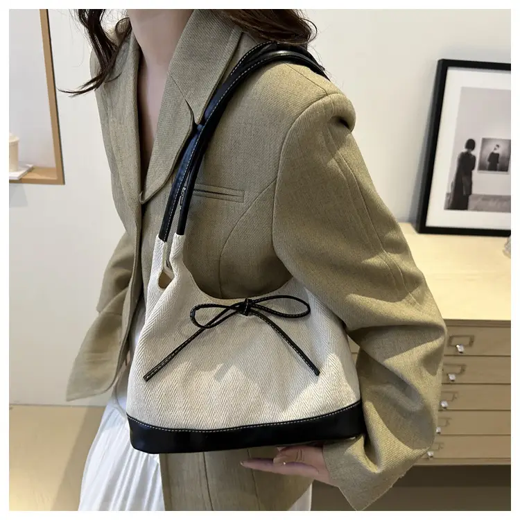 South Korea Ins Large Capacity Commuter Bag 2024 — feature 23
