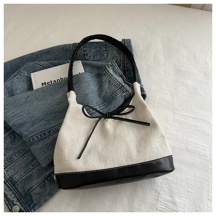 South Korea Ins Large Capacity Commuter Bag 2024 — feature 6