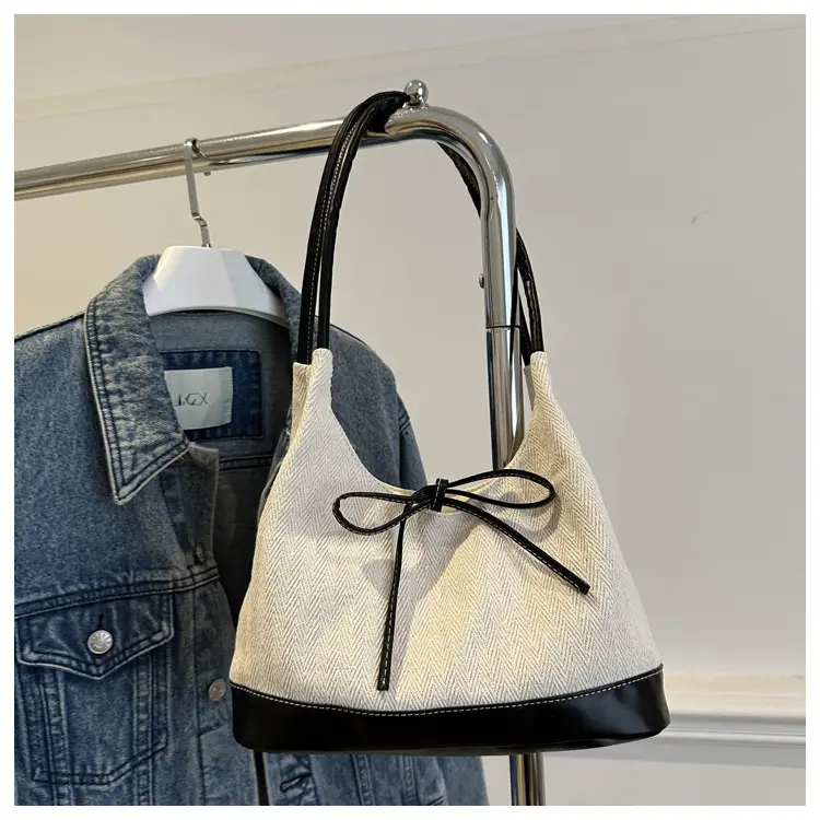 South Korea Ins Large Capacity Commuter Bag 2024 — feature 7