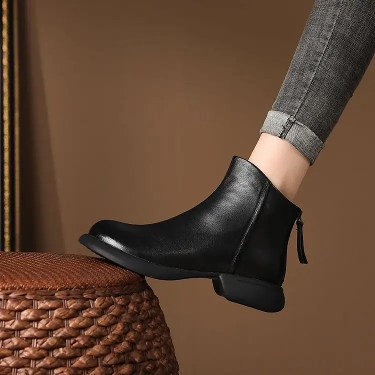 Women's Black Leather Fleece-Lined Boots with Zipper Closure