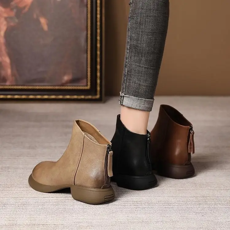 Women's Black Leather Fleece-Lined Boots with Zipper Closure