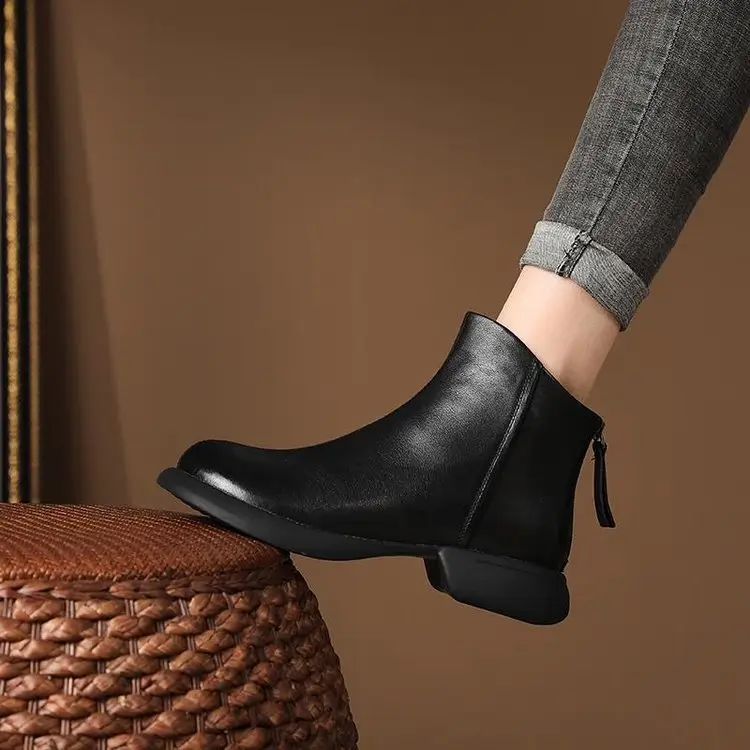 Women's Black Leather Fleece-Lined Boots with Zipper Closure — feature 2