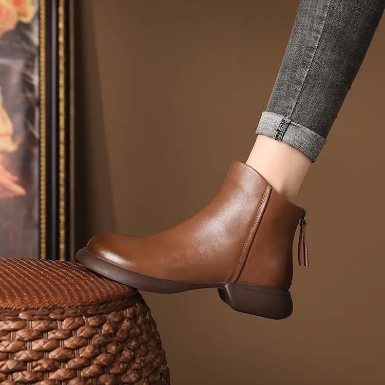 Women's Black Leather Fleece-Lined Boots with Zipper Closure — feature 3