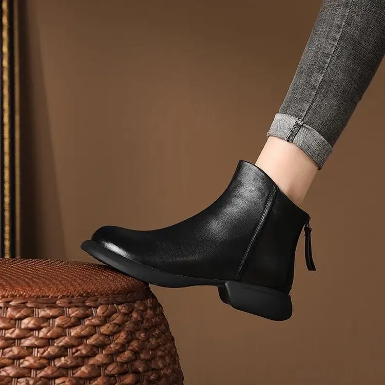 Women's Black Leather Fleece-Lined Boots with Zipper Closure