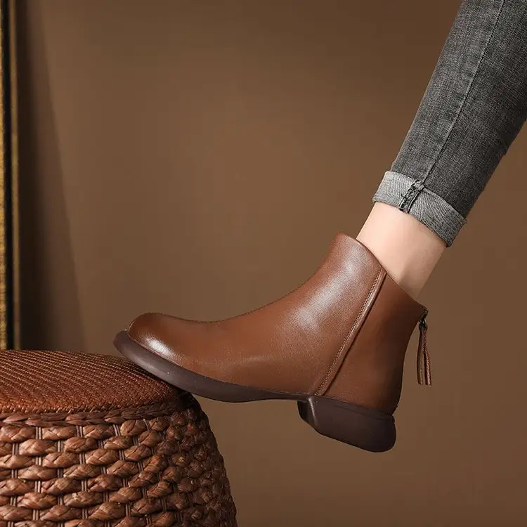 Women's Black Leather Fleece-Lined Boots with Zipper Closure