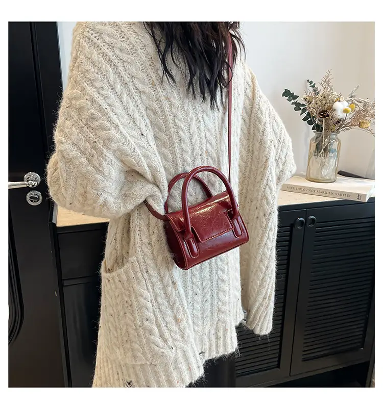 Red Leather Shoulder Messenger Bag for Women 2024 — feature 19