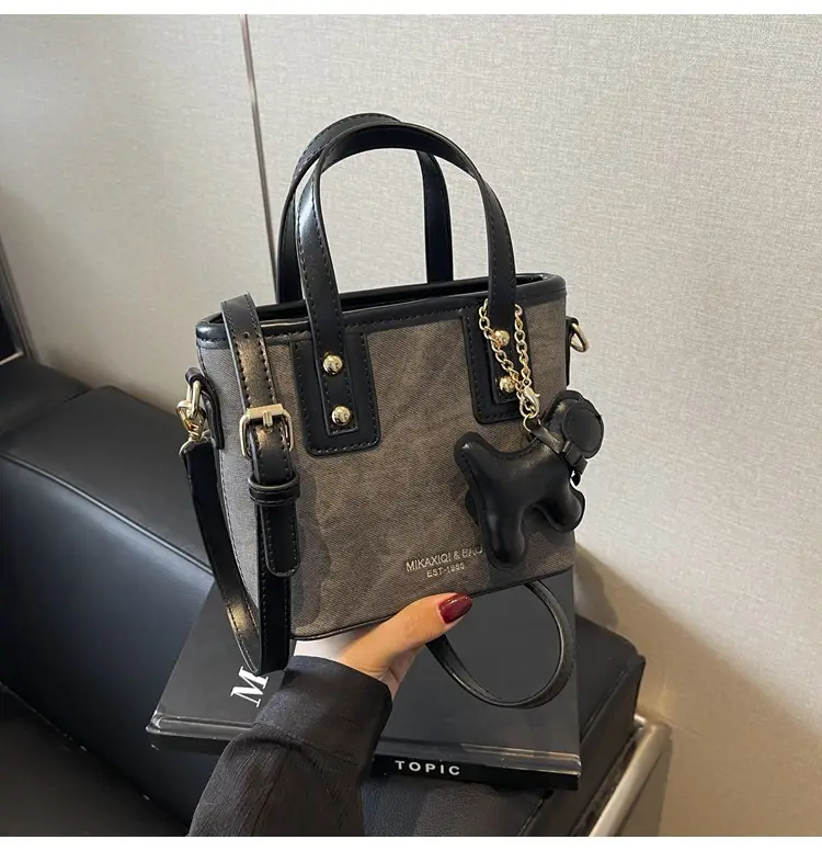 Cross-Border Women's Bucket Bag 2026 Grey Black Gold Chain — feature 15