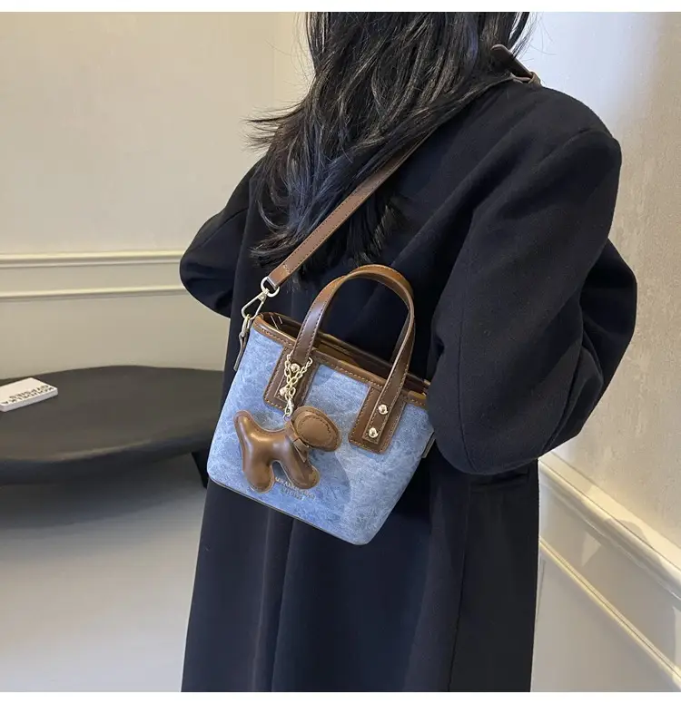 Cross-Border Women's Bucket Bag 2026 Grey Black Gold Chain — feature 21