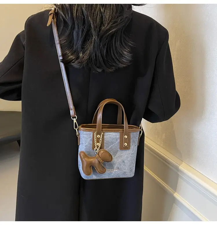 Cross-Border Women's Bucket Bag 2026 Grey Black Gold Chain — feature 23