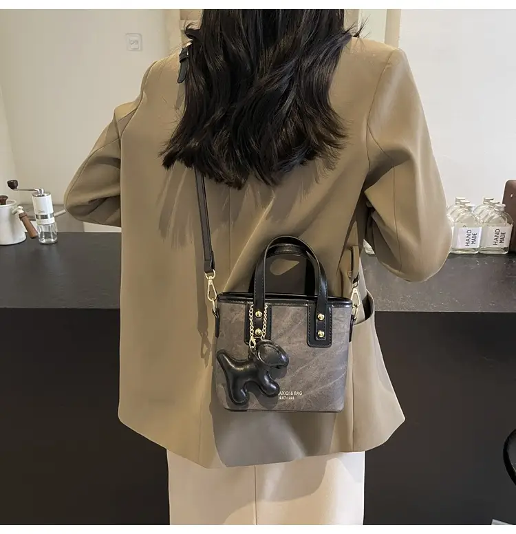 Cross-Border Women's Bucket Bag 2026 Grey Black Gold Chain — feature 26