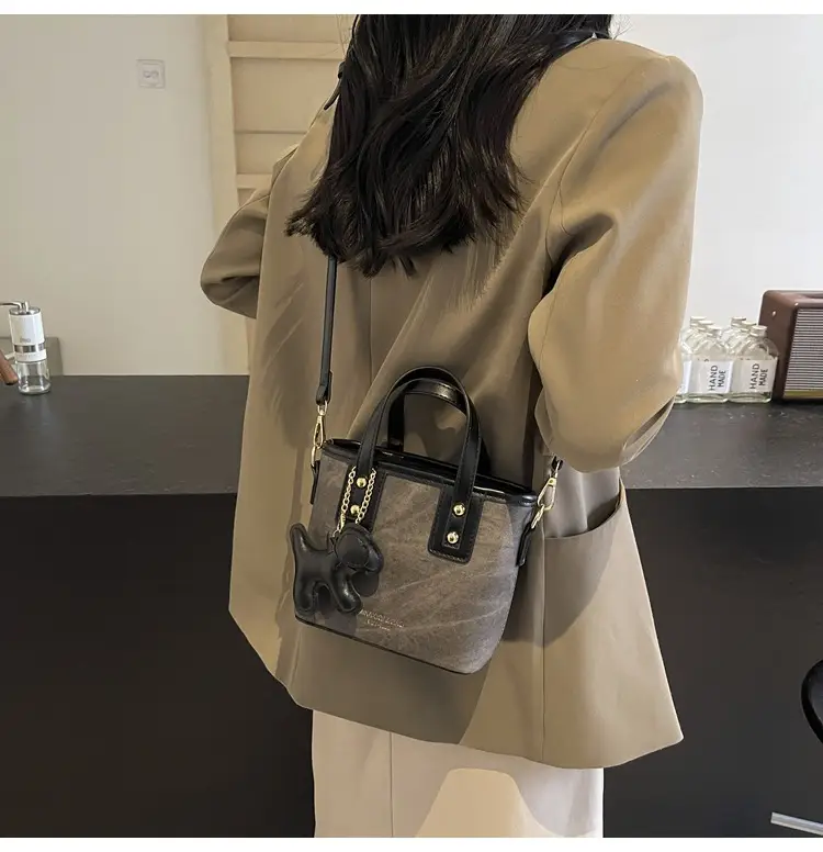 Cross-Border Women's Bucket Bag 2026 Grey Black Gold Chain — feature 27