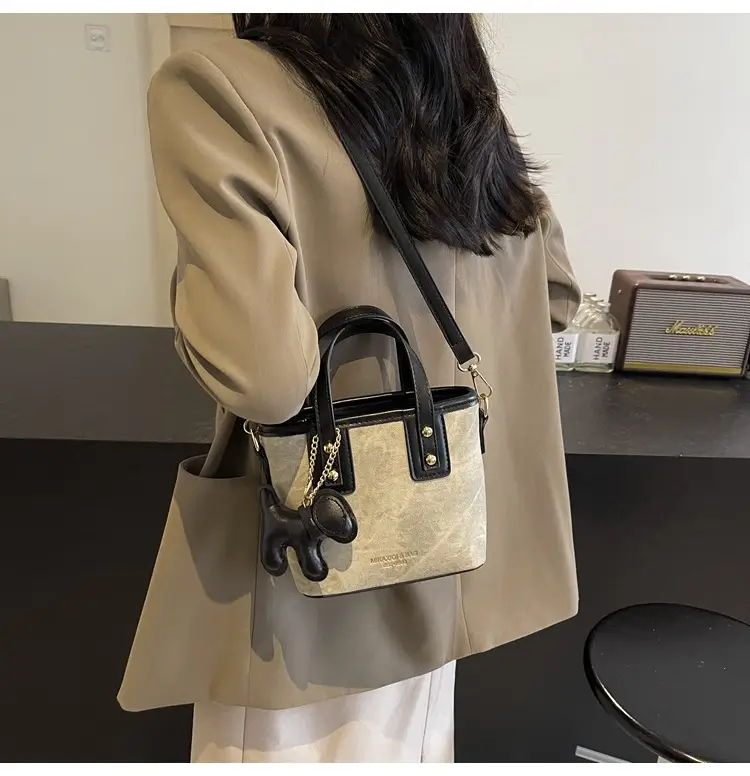 Cross-Border Women's Bucket Bag 2026 Grey Black Gold Chain — feature 29