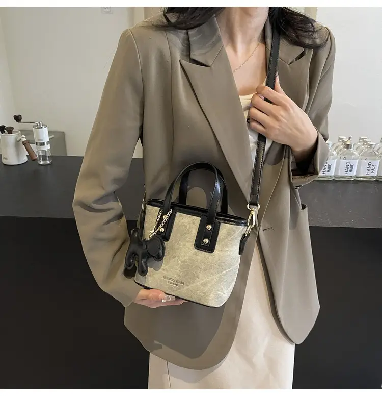 Cross-Border Women's Bucket Bag 2026 Grey Black Gold Chain — feature 32