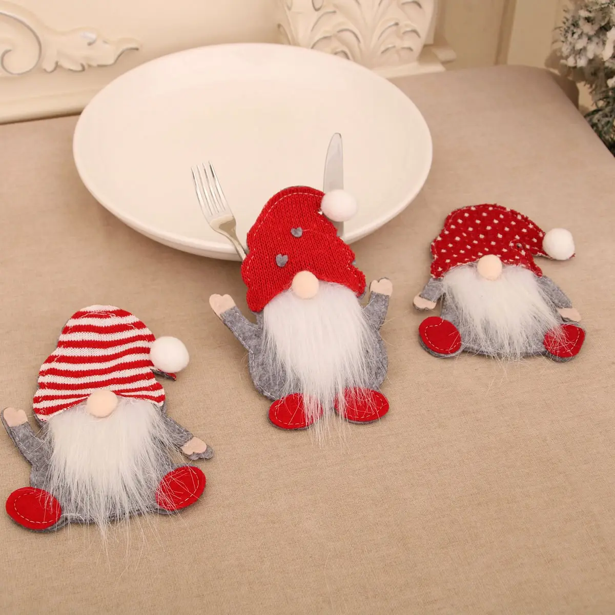 Rudolph Gnome Tableware Set Red White — feature 4