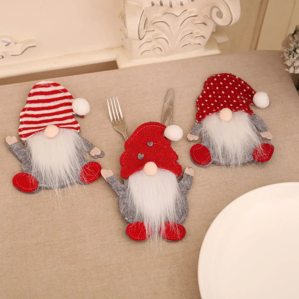 Rudolph Gnome Tableware Set Red White — feature 5