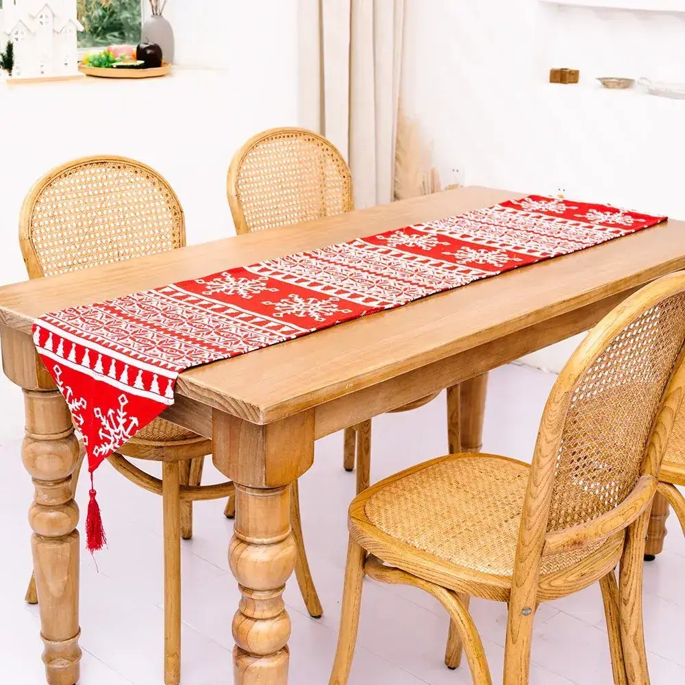 Knitted Red Rose Table Flag Decor for Christmas - Image 12