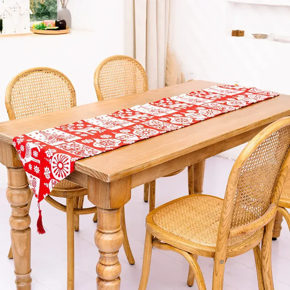 Knitted Red Rose Table Flag Decor for Christmas - Image 15