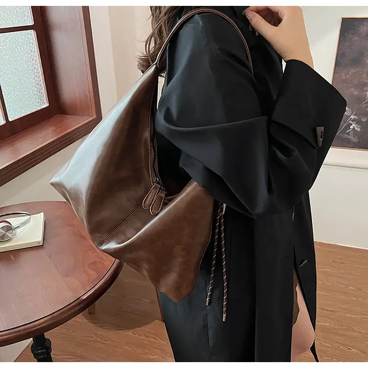 Women's Large Capacity Grey Leather Tote Bag — feature 15