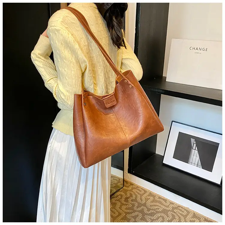 Brown Leather Retro Commuter Tote Bag 2024 — feature 14