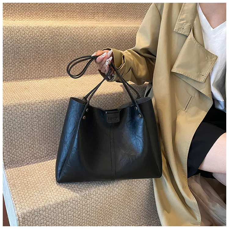 Brown Leather Retro Commuter Tote Bag 2024 — feature 16