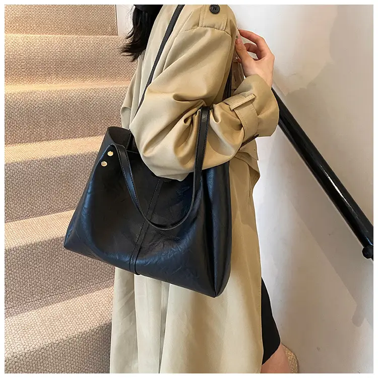 Brown Leather Retro Commuter Tote Bag 2024 — feature 17