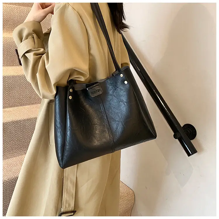 Brown Leather Retro Commuter Tote Bag 2024 — feature 18