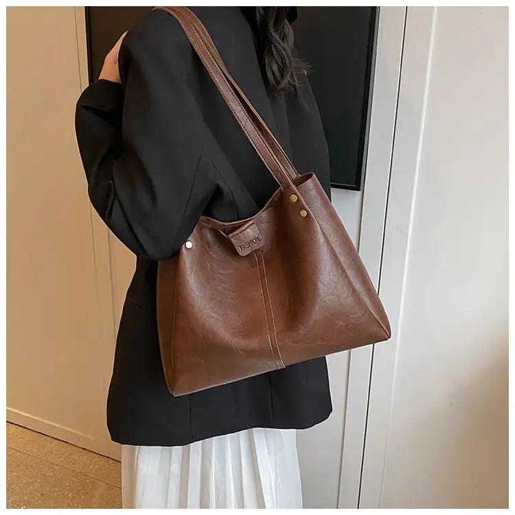 Brown Leather Retro Commuter Tote Bag 2024 — feature 7