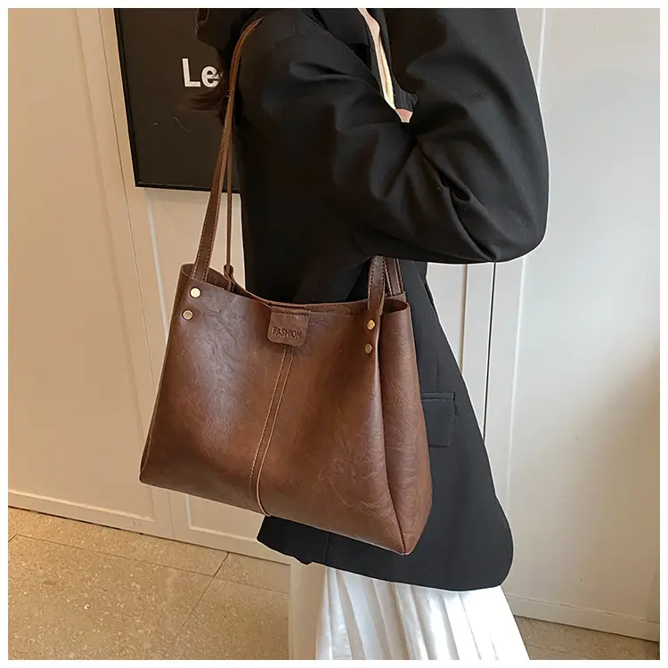 Brown Leather Retro Commuter Tote Bag 2024 — feature 8