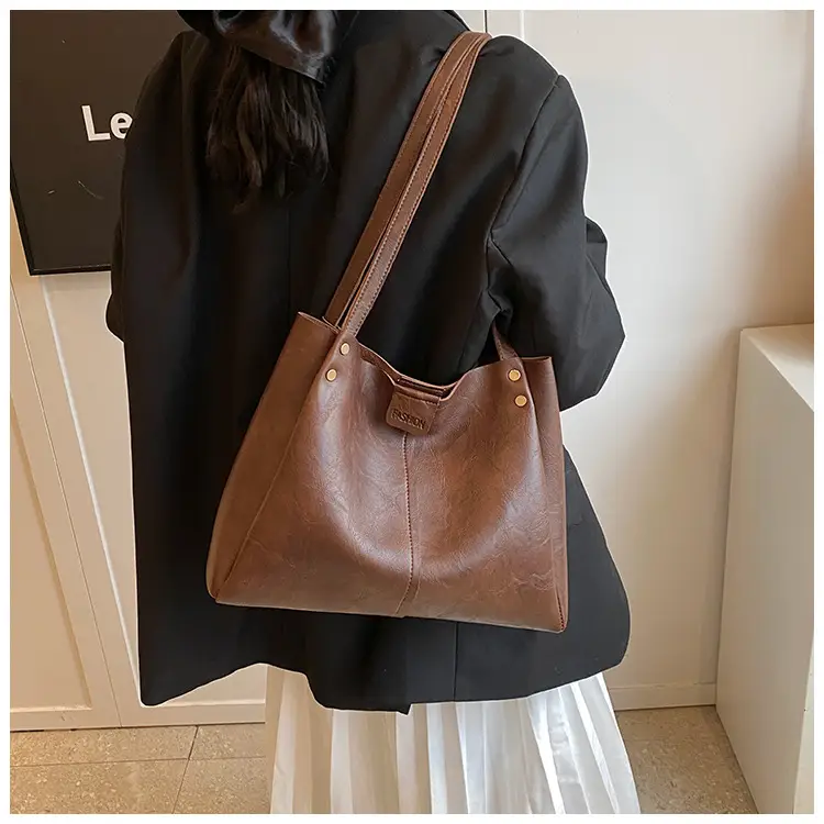 Brown Leather Retro Commuter Tote Bag 2024 — feature 9