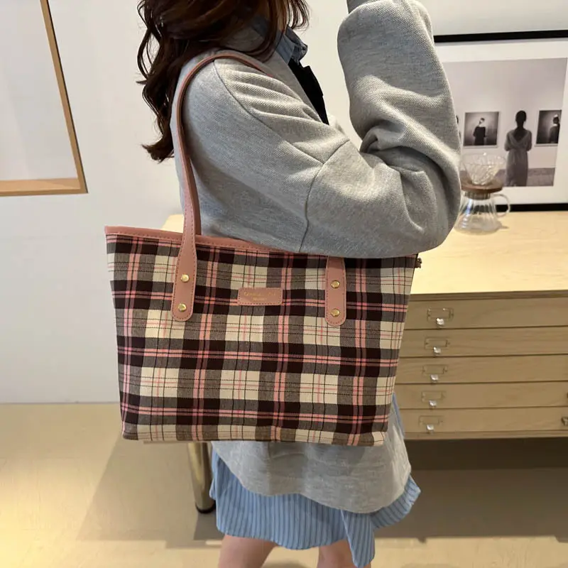 Cross-Border Plaid Shoulder Bag Women 2024 New Commuter Large Capacity - Image 4