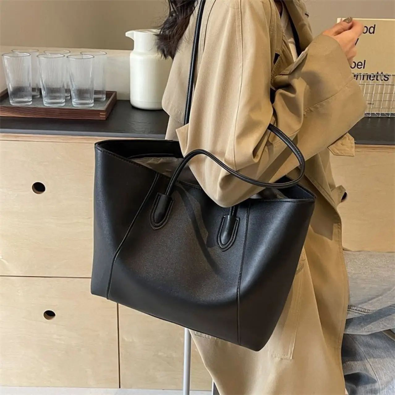 Black Leather Tote Bag for Women Large Capacity All-Match - Image 3