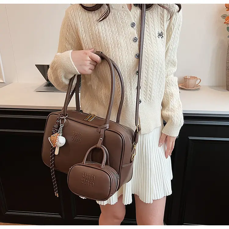 2026 New Fashion Niche Bowling Briefcase Large-Capacity Commuter Handbag High-End Shoulder Crossbody Bag — feature 20