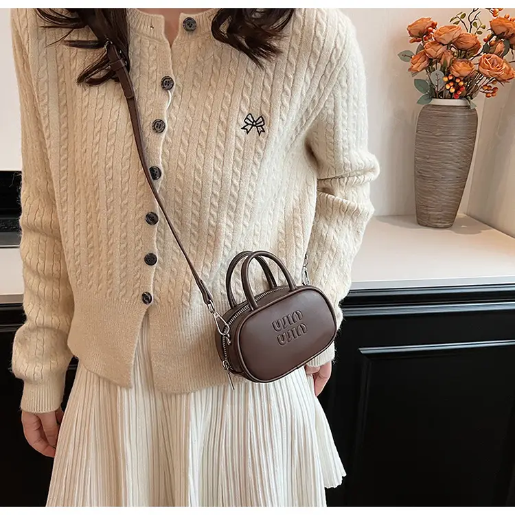 2026 New Fashion Niche Bowling Briefcase Large-Capacity Commuter Handbag High-End Shoulder Crossbody Bag — feature 21