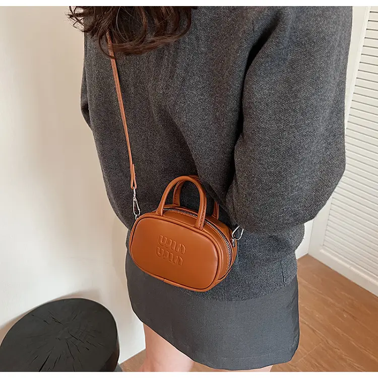 2026 New Fashion Niche Bowling Briefcase Large-Capacity Commuter Handbag High-End Shoulder Crossbody Bag — feature 44