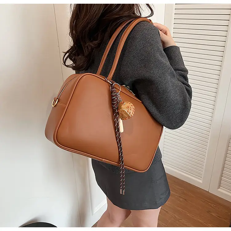 2026 New Fashion Niche Bowling Briefcase Large-Capacity Commuter Handbag High-End Shoulder Crossbody Bag — feature 48