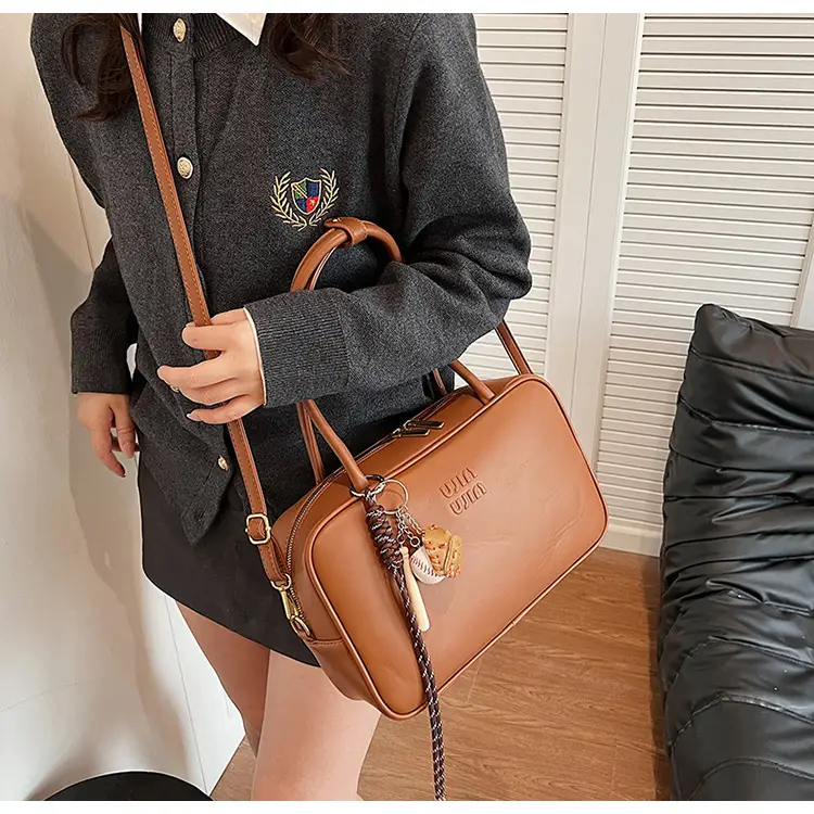 2026 New Fashion Niche Bowling Briefcase Large-Capacity Commuter Handbag High-End Shoulder Crossbody Bag - Image 3