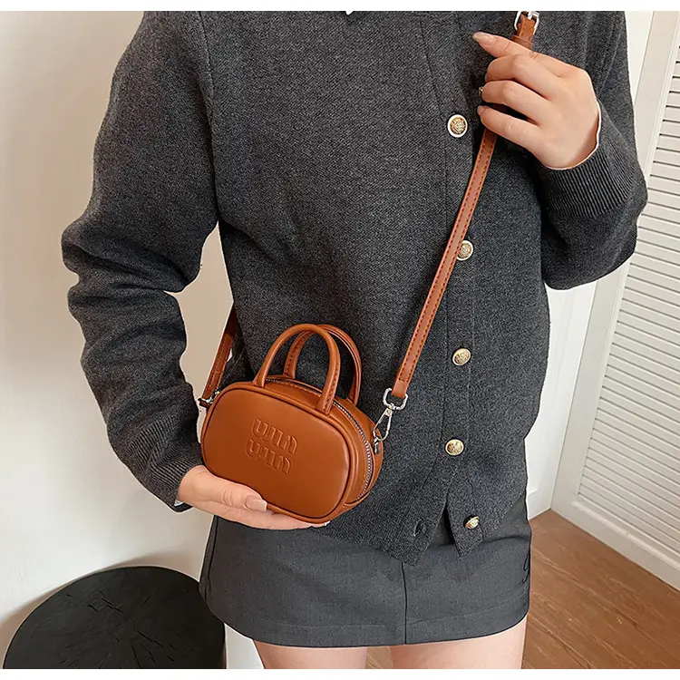 2026 New Fashion Niche Bowling Briefcase Large-Capacity Commuter Handbag High-End Shoulder Crossbody Bag - Image 4