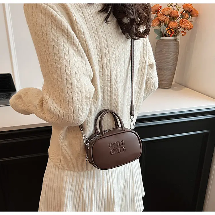 2026 New Fashion Niche Bowling Briefcase Large-Capacity Commuter Handbag High-End Shoulder Crossbody Bag - Image 6