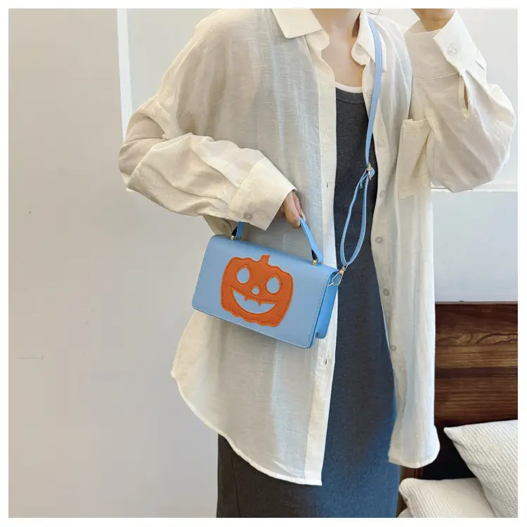 Women's Halloween Pumpkin Smiley Shoulder Bag 2024 — feature 11