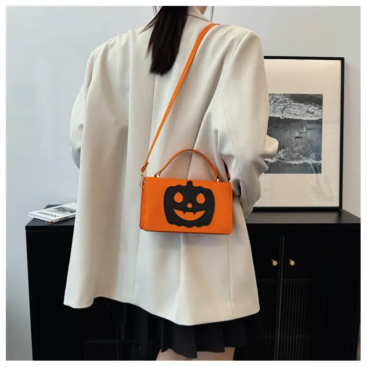 Women's Halloween Pumpkin Smiley Shoulder Bag 2024 — feature 13