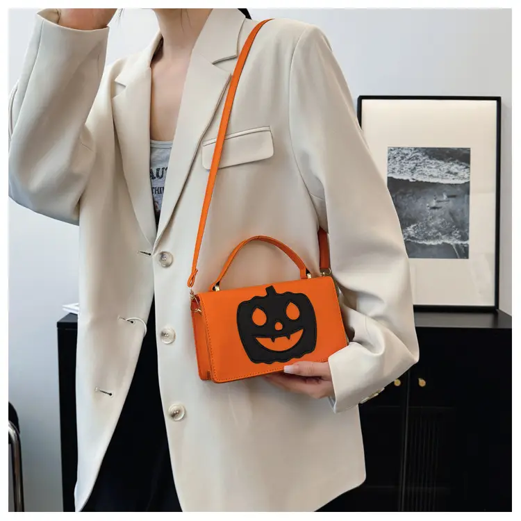 Women's Halloween Pumpkin Smiley Shoulder Bag 2024 — feature 14