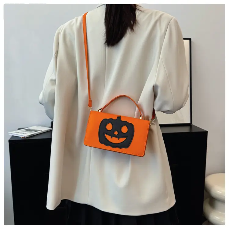 Women's Halloween Pumpkin Smiley Shoulder Bag 2024 — feature 15
