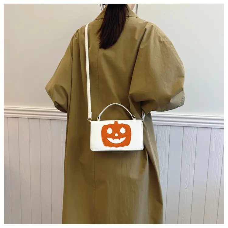 Women's Halloween Pumpkin Smiley Shoulder Bag 2024 — feature 16