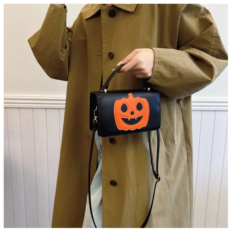 Women's Halloween Pumpkin Smiley Shoulder Bag 2024 — feature 20